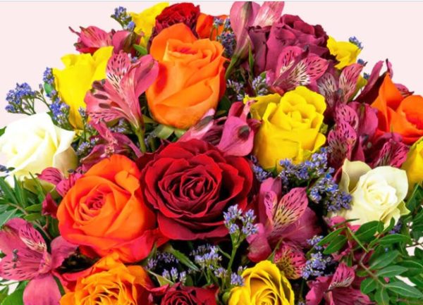 Blumeideal: "Blumenstrauß Farbtraum" mit Vase für 21,99 Euro